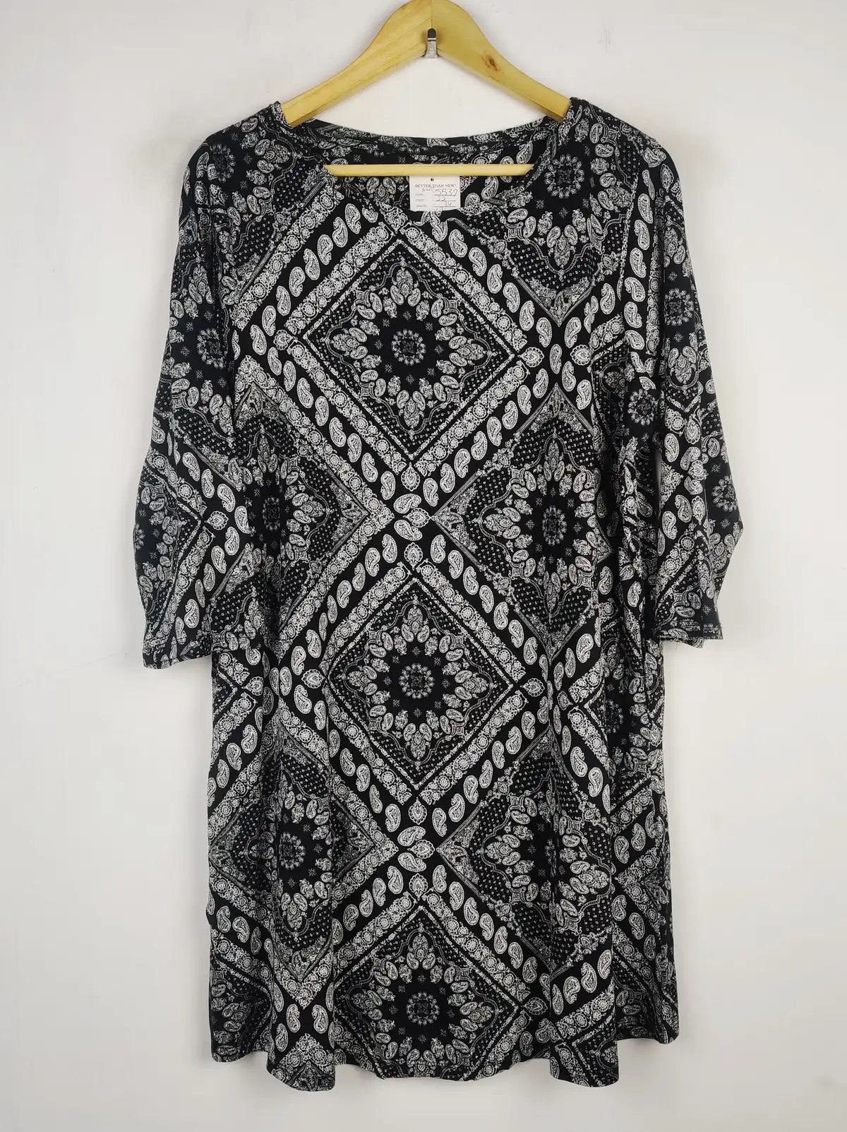 Buy online pre-used pre-loved 100% authentic & Original branded Unknown Brand (SWT-5537) available in Pakistan. Top international brands avilable.