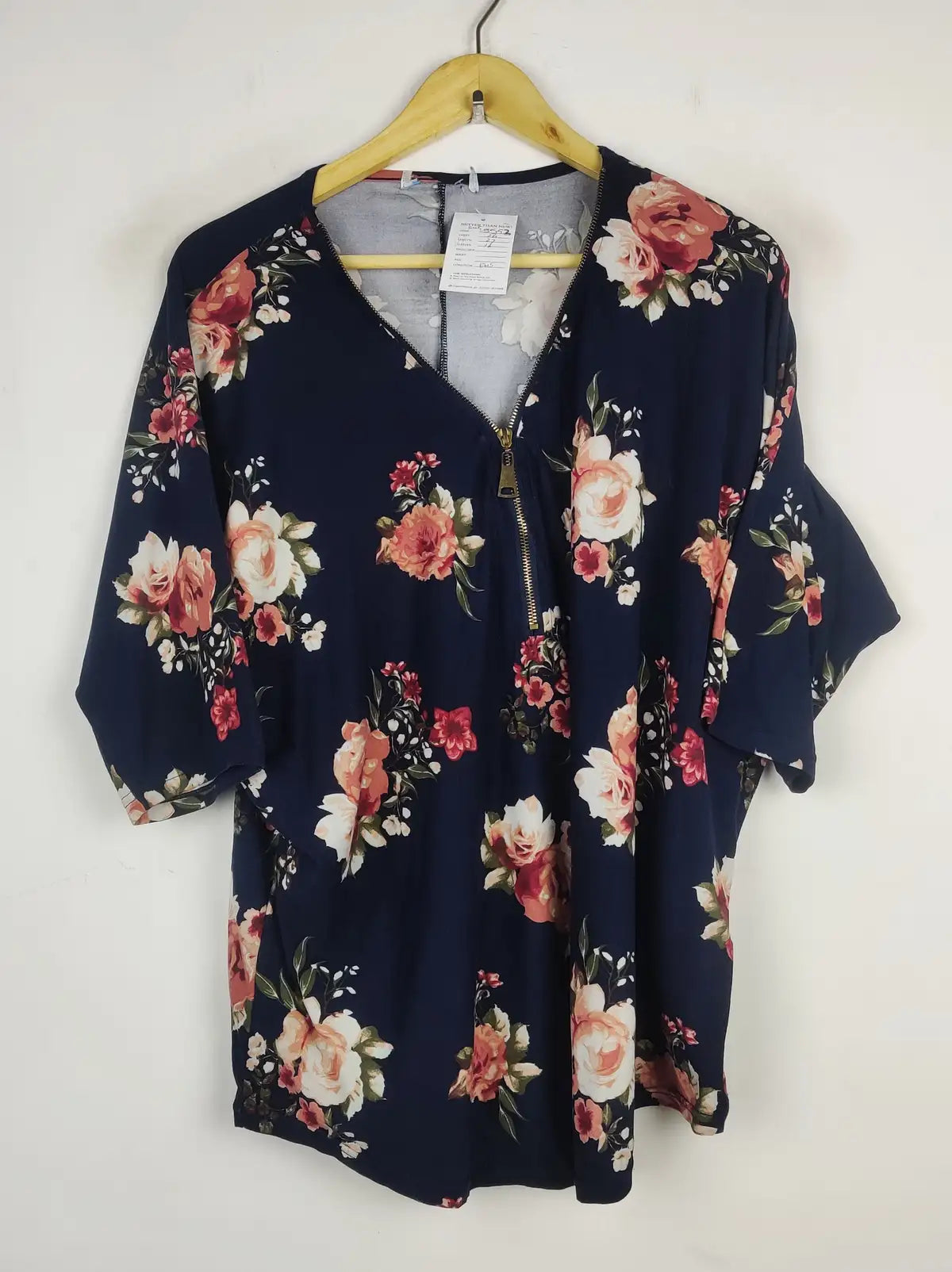 Buy online pre-used pre-loved 100% authentic & Original branded Unknown Brand (SWT-5552) available in Pakistan. Top international brands avilable.