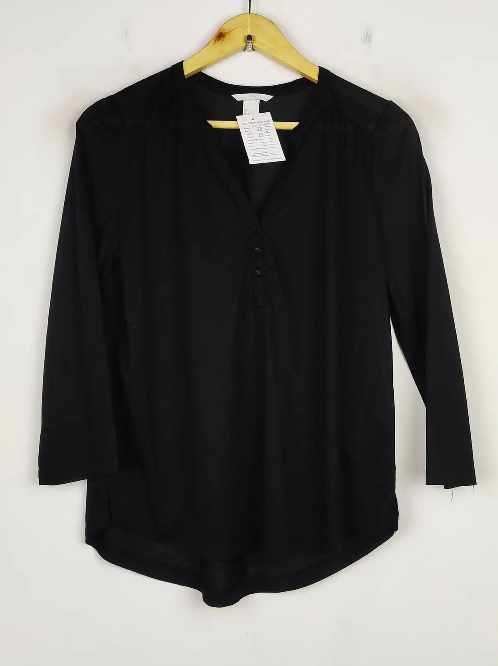 Buy online pre-used pre-loved 100% authentic & Original branded H&M (SWT-5587) available in Pakistan. Top international brands avilable.