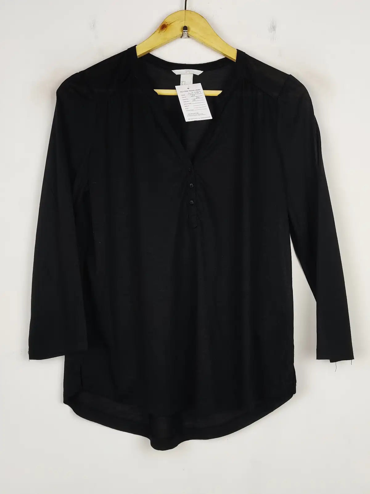 Buy online pre-used pre-loved 100% authentic & Original branded H&M (SWT-5587) available in Pakistan. Top international brands avilable.