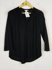 Buy online pre-used pre-loved 100% authentic & Original branded H&M (SWT-5587) available in Pakistan. Top international brands avilable.