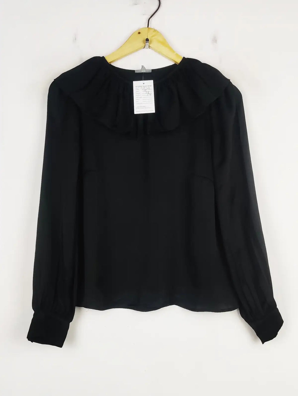 Buy online pre-used pre-loved 100% authentic & Original branded Oliver Bonas (SWT-5948) available in Pakistan. Top international brands avilable.
