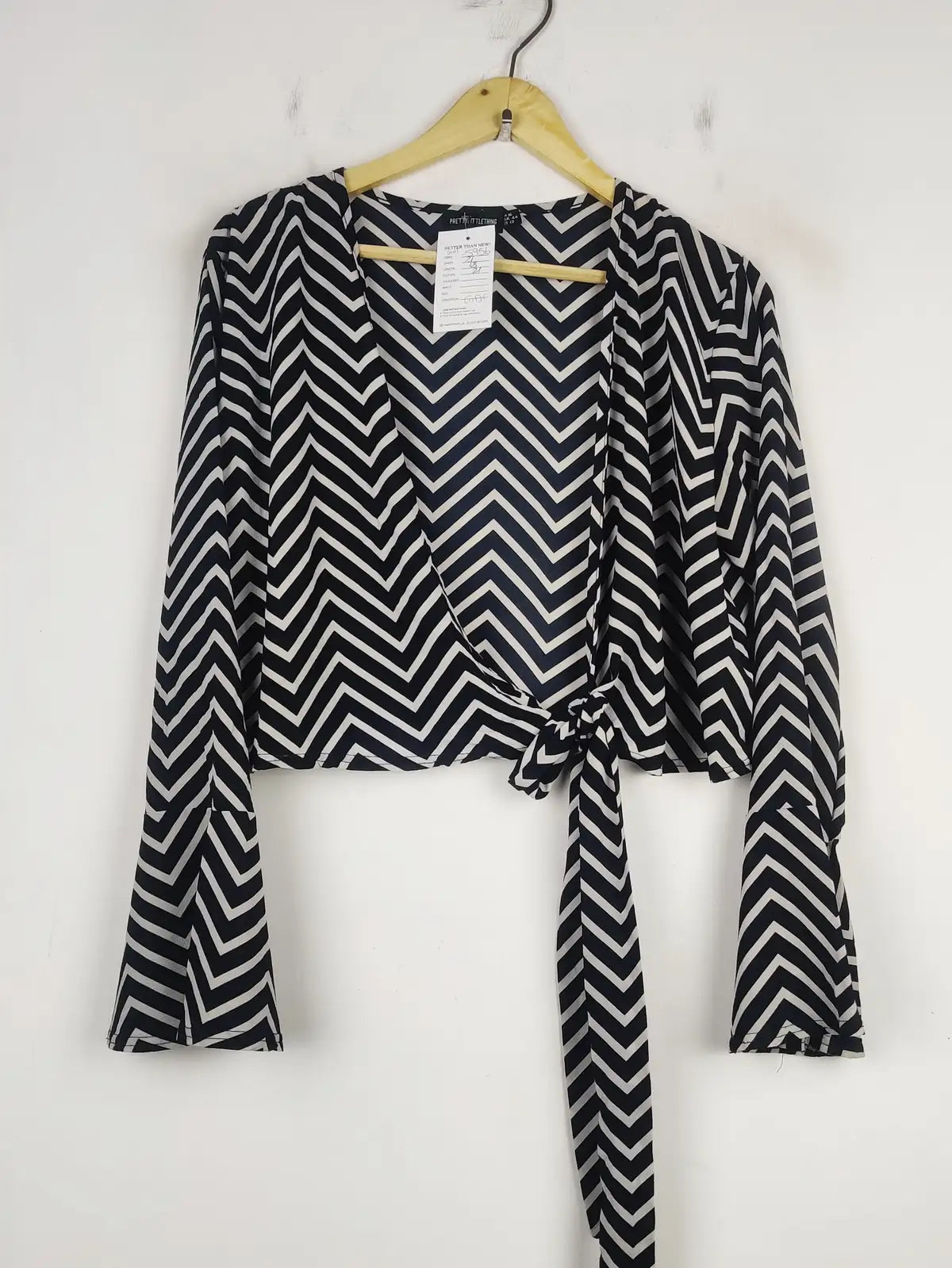 Buy online pre-used pre-loved 100% authentic & Original branded Prettylittlething (SWT-5956) available in Pakistan. Top international brands avilable.