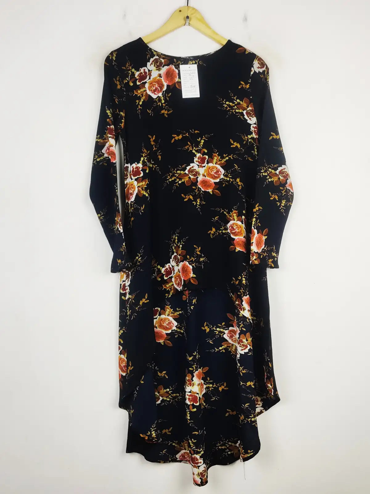 Buy online pre-used pre-loved 100% authentic & Original branded Shien (SWT-5961) available in Pakistan. Top international brands avilable.