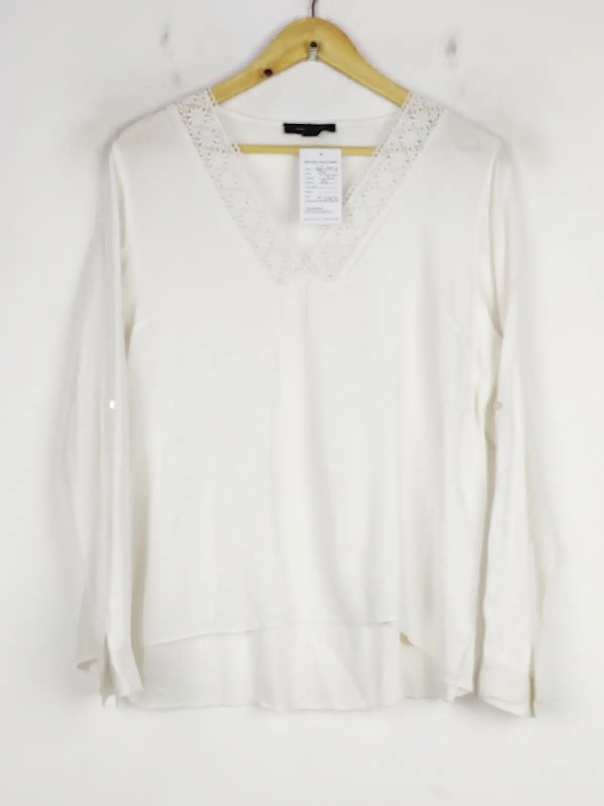 Buy online pre-used pre-loved 100% authentic & Original branded Atmosphere (SWT-6012) available in Pakistan. Top international brands avilable.