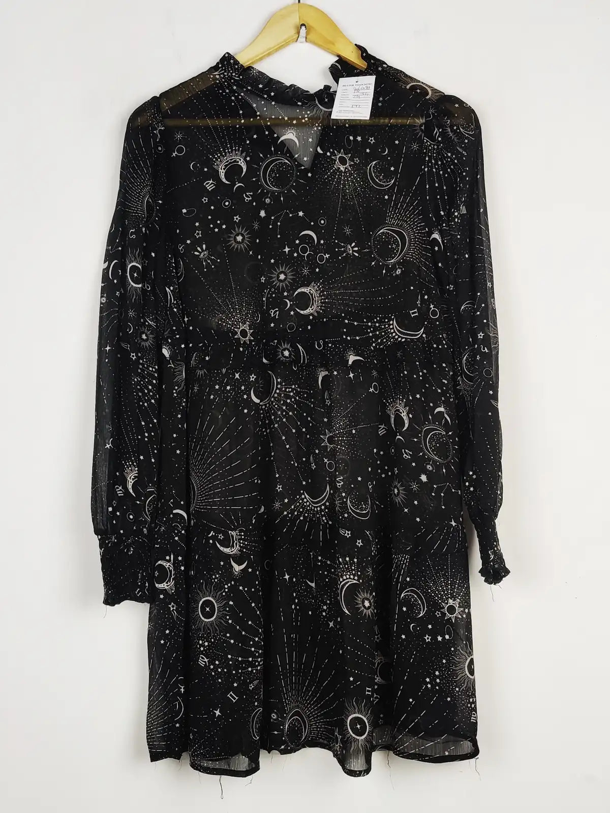 Buy online pre-used pre-loved 100% authentic & Original branded New Look (SWT-6090) available in Pakistan. Top international brands avilable.