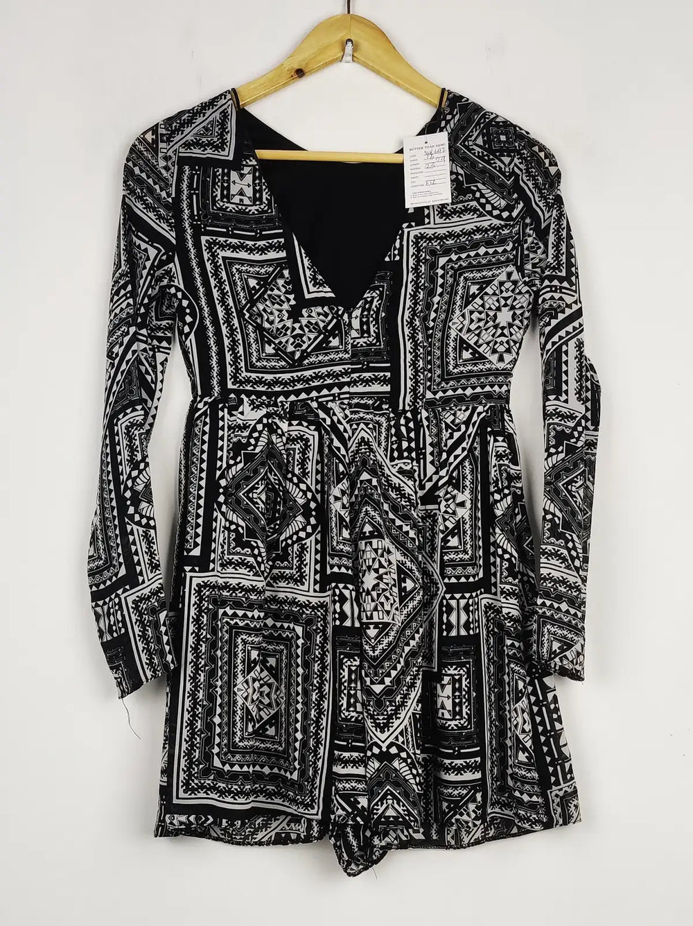 Buy online pre-used pre-loved 100% authentic & Original branded Miss Selfridge (SWT-6092) available in Pakistan. Top international brands avilable.