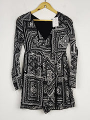Buy online pre-used pre-loved 100% authentic & Original branded Miss Selfridge (SWT-6092) available in Pakistan. Top international brands avilable.