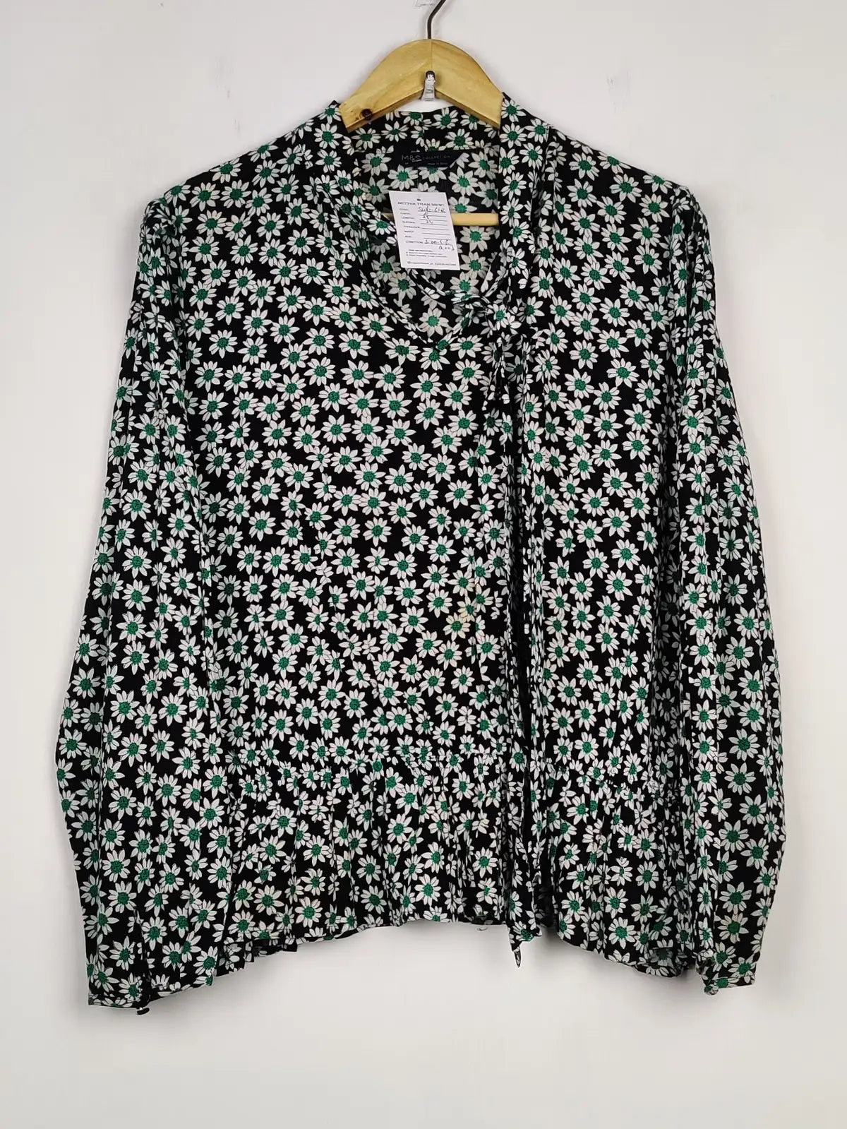 Buy online pre-used pre-loved 100% authentic & Original branded Marks & Spencer (SWT-6103) available in Pakistan. Top international brands avilable.