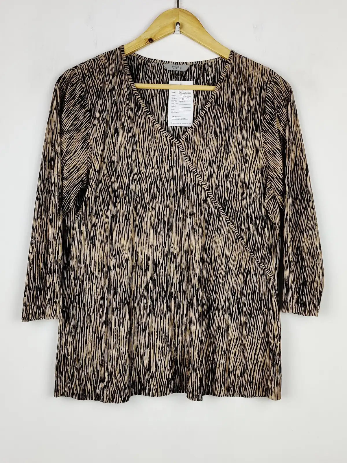 Buy online pre-used pre-loved 100% authentic & Original branded Marks & Spencer (SWT-6148) available in Pakistan. Top international brands avilable.