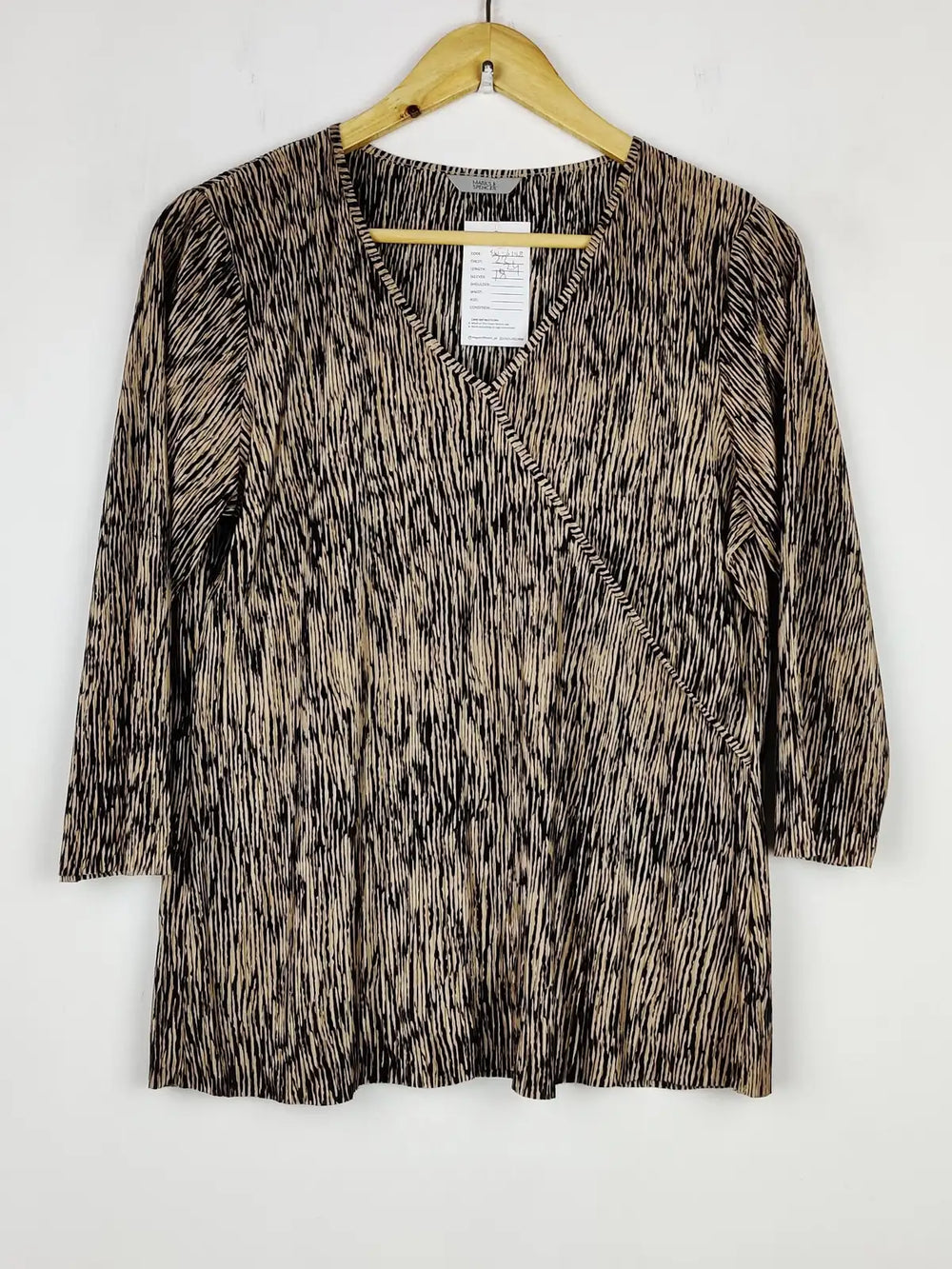 Buy online pre-used pre-loved 100% authentic & Original branded Marks & Spencer (SWT-6148) available in Pakistan. Top international brands avilable.
