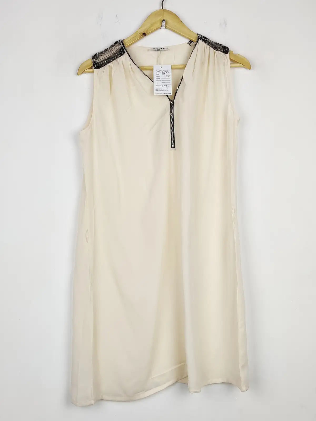 Buy online pre-used pre-loved 100% authentic & Original branded Tailya (SWT-6174) available in Pakistan. Top international brands avilable.