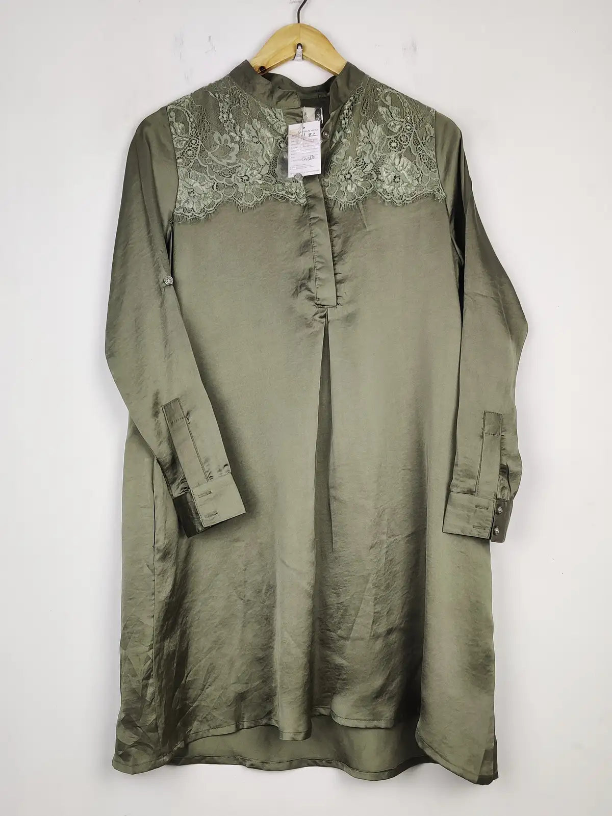 Buy online pre-used pre-loved 100% authentic & Original branded Nisha (SWT-6182) available in Pakistan. Top international brands avilable.