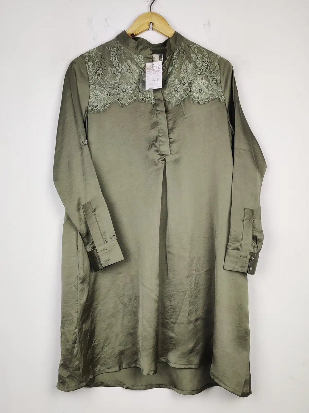Buy online pre-used pre-loved 100% authentic & Original branded Nisha (SWT-6182) available in Pakistan. Top international brands avilable.