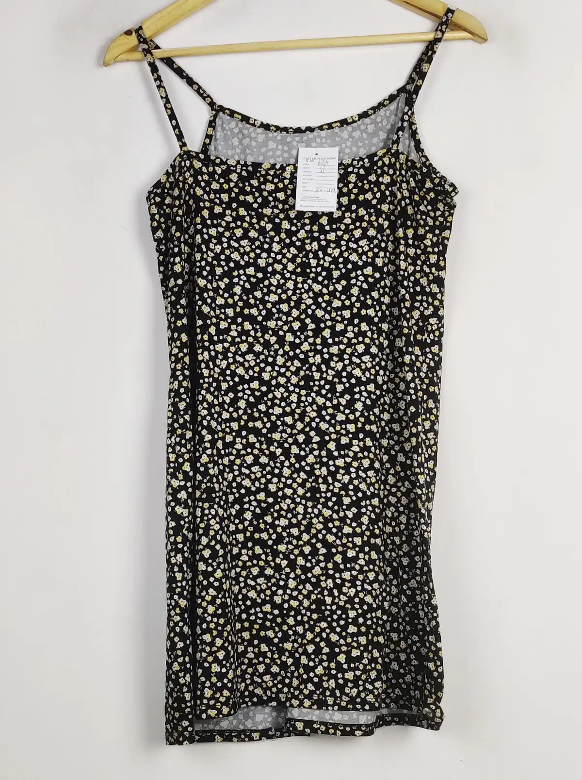 Buy online pre-used pre-loved 100% authentic & Original branded Primark (SWT-6214) available in Pakistan. Top international brands avilable.