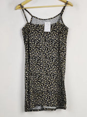 Buy online pre-used pre-loved 100% authentic & Original branded Primark (SWT-6214) available in Pakistan. Top international brands avilable.