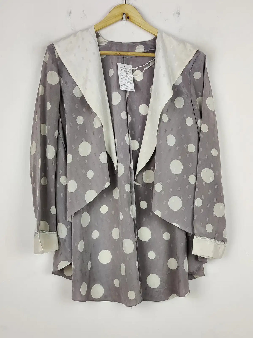 Buy online pre-used pre-loved 100% authentic & Original branded Unknown Brand (SWT-6262) available in Pakistan. Top international brands avilable.