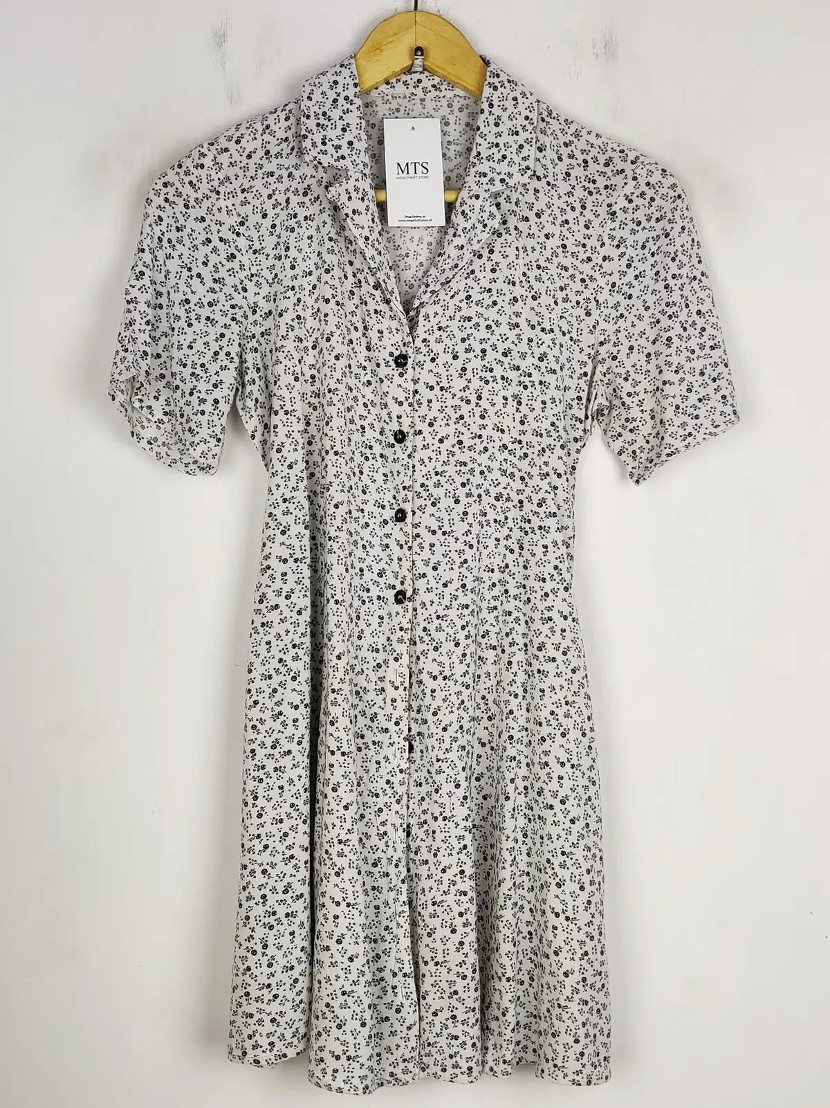 Buy online pre-used pre-loved 100% authentic & Original branded Unknown Brand (SWT-6296) available in Pakistan. Top international brands avilable.