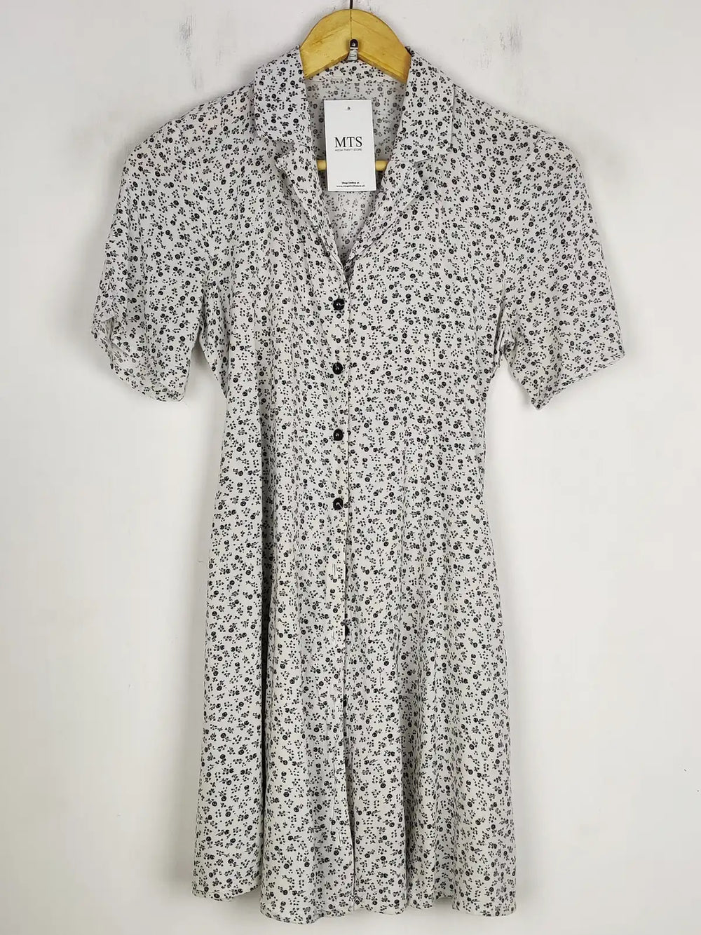 Buy online pre-used pre-loved 100% authentic & Original branded Unknown Brand (SWT-6296) available in Pakistan. Top international brands avilable.