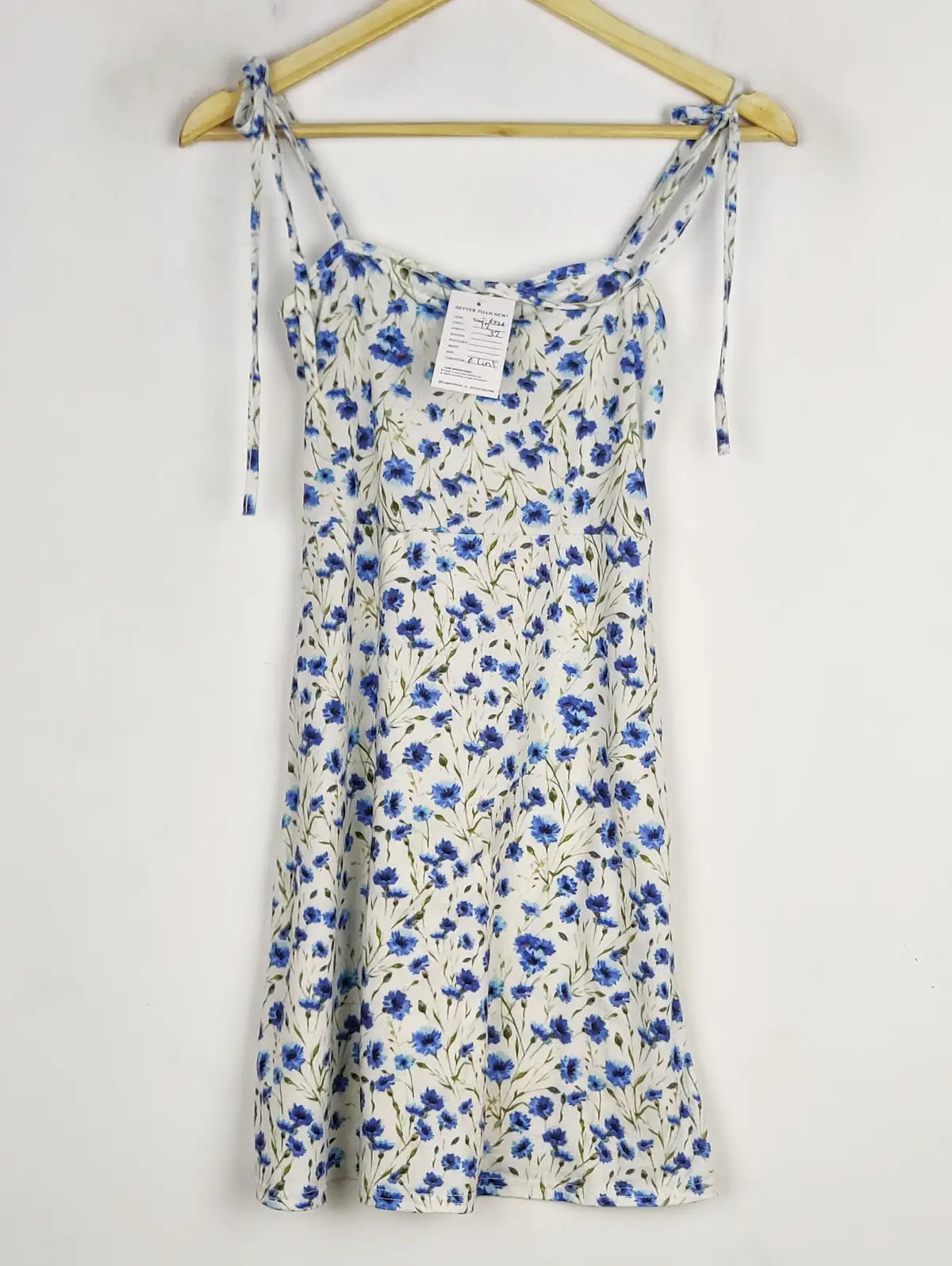 Buy online pre-used pre-loved 100% authentic & Original branded Boohoo (SWT-6326) available in Pakistan. Top international brands avilable.