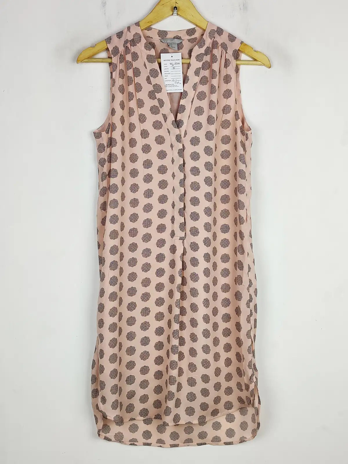 Buy online pre-used pre-loved 100% authentic & Original branded H&M (SWT-6335) available in Pakistan. Top international brands avilable.