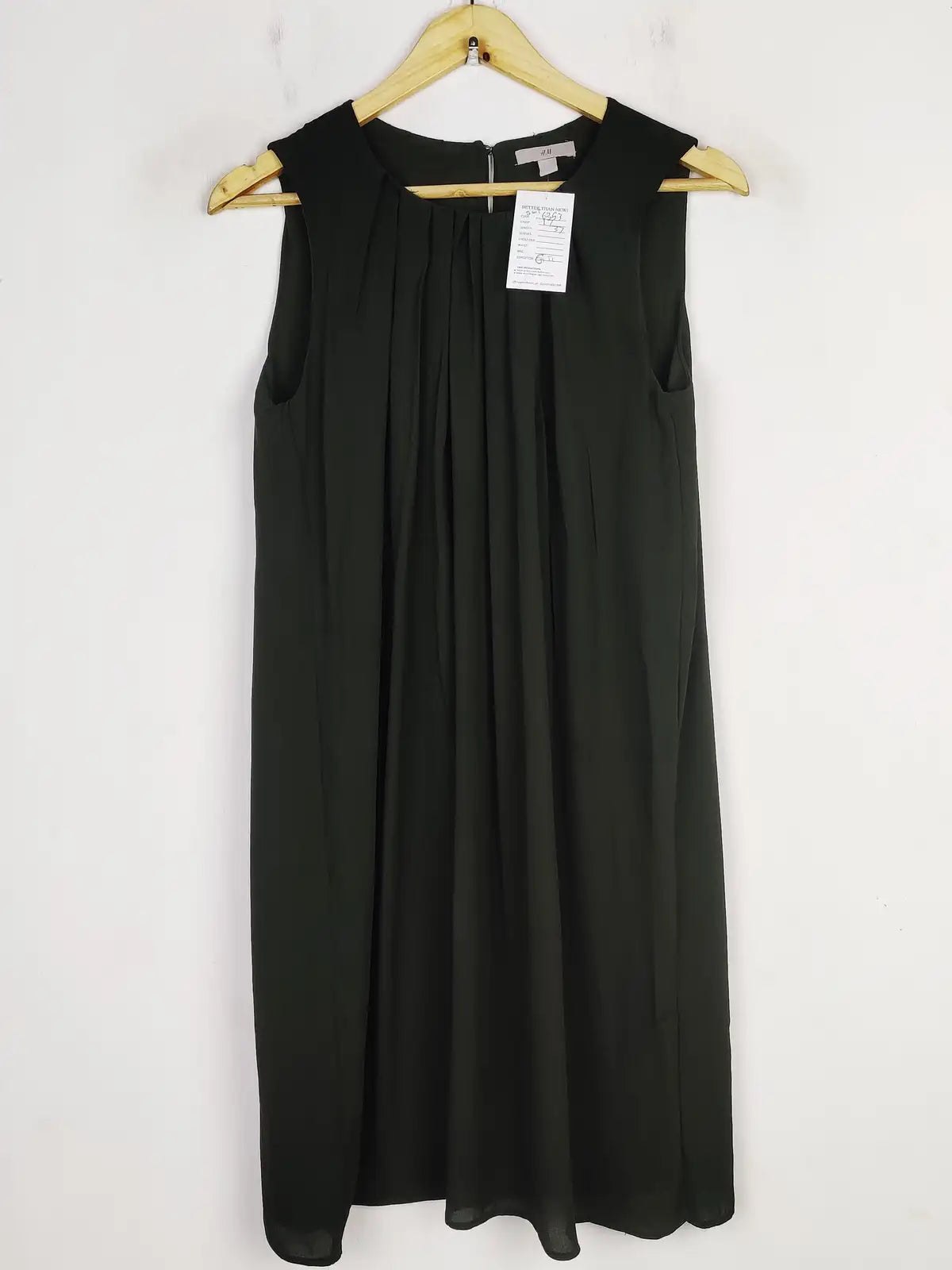 Buy online pre-used pre-loved 100% authentic & Original branded H&M (SWT-6356) available in Pakistan. Top international brands avilable.