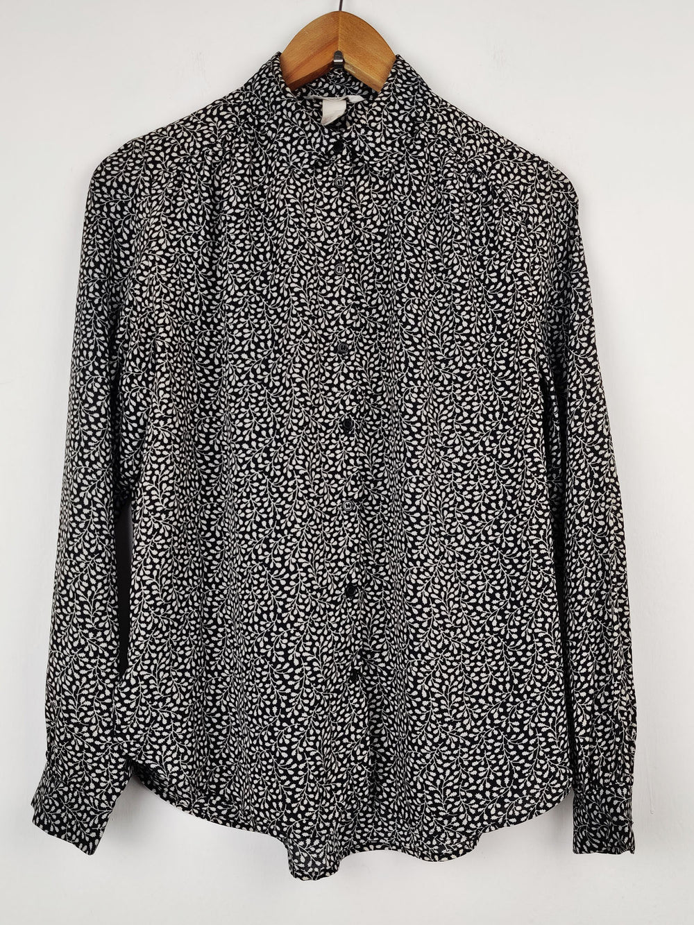 Buy online pre-used pre-loved 100% authentic & Original branded H&M (SWT-635) available in Pakistan. Top international brands avilable.