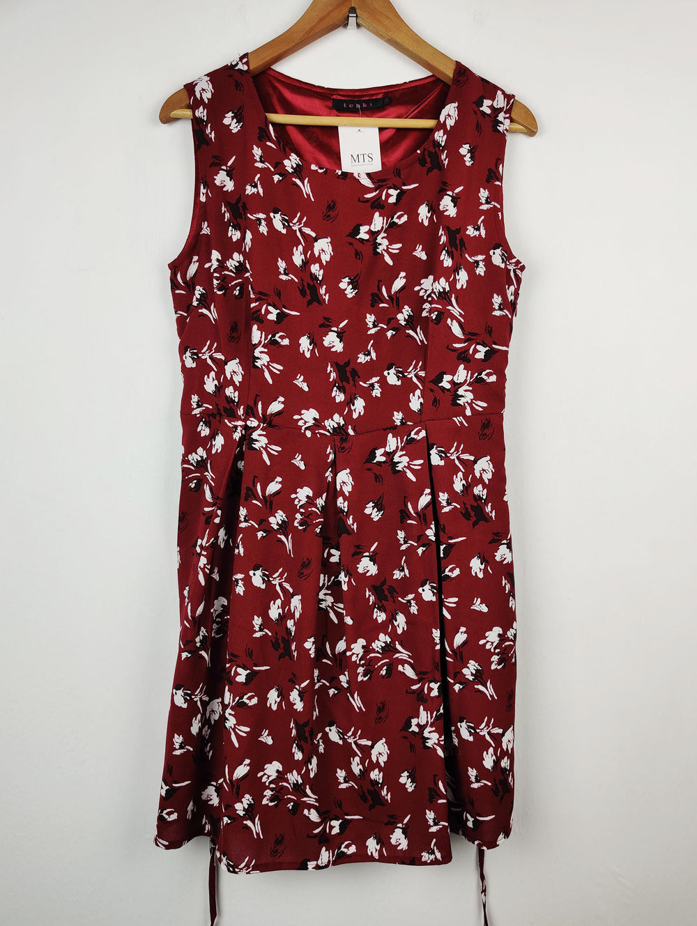 Buy online pre-used pre-loved 100% authentic & Original branded Tenki (SWT-637) available in Pakistan. Top international brands avilable.