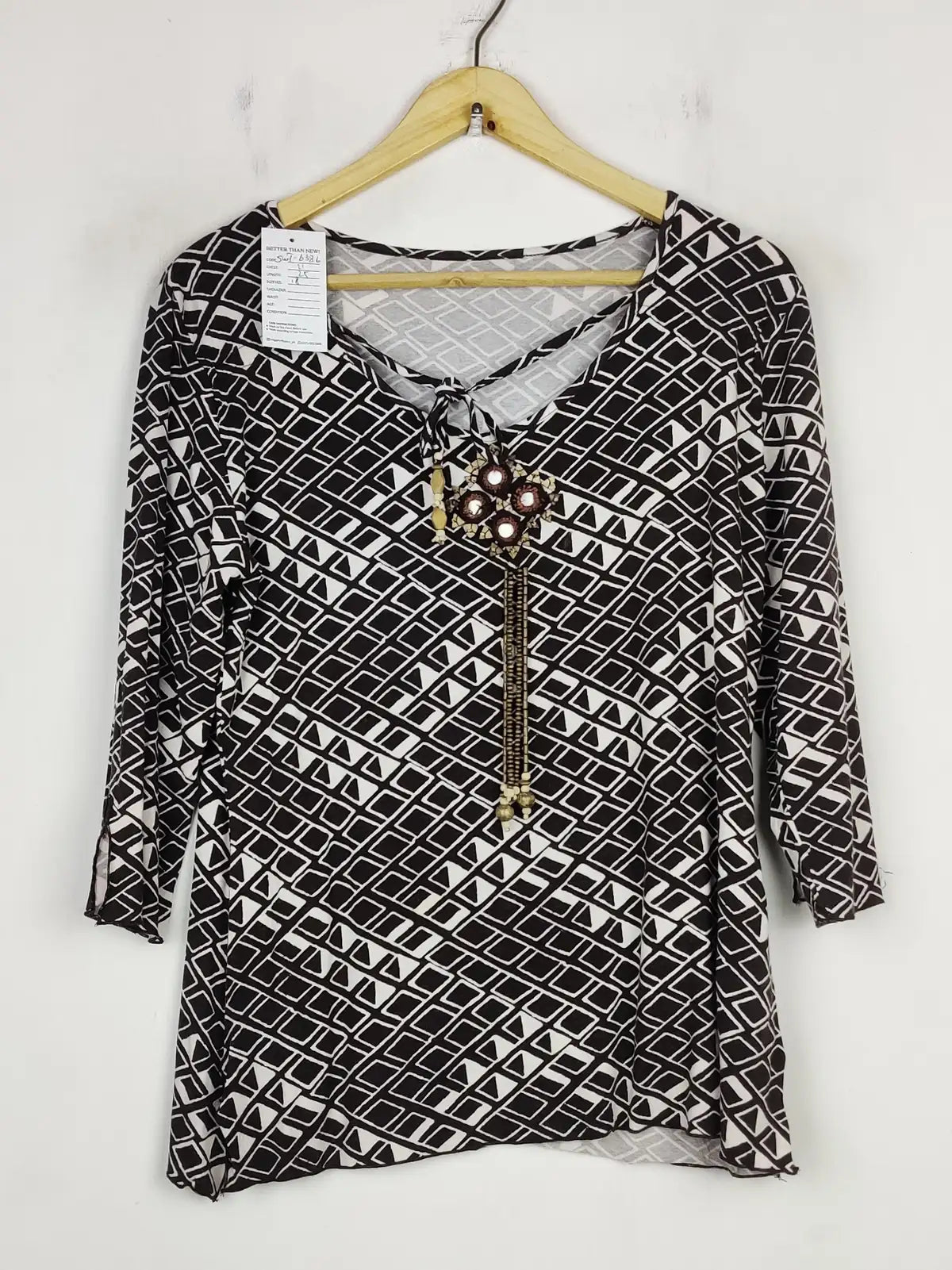 Buy online pre-used pre-loved 100% authentic & Original branded Unknown Brand (SWT-6386) available in Pakistan. Top international brands avilable.