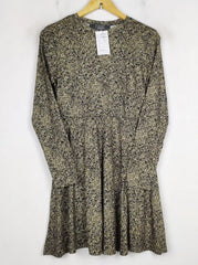Buy online pre-used pre-loved 100% authentic & Original branded Primark (SWT-6409) available in Pakistan. Top international brands avilable.