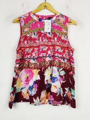 Buy online pre-used pre-loved 100% authentic & Original branded Vineet Bahl (SWT-6459) available in Pakistan. Top international brands avilable.