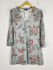Buy online pre-used pre-loved 100% authentic & Original branded Bonmarche (SWT-6480) available in Pakistan. Top international brands avilable.
