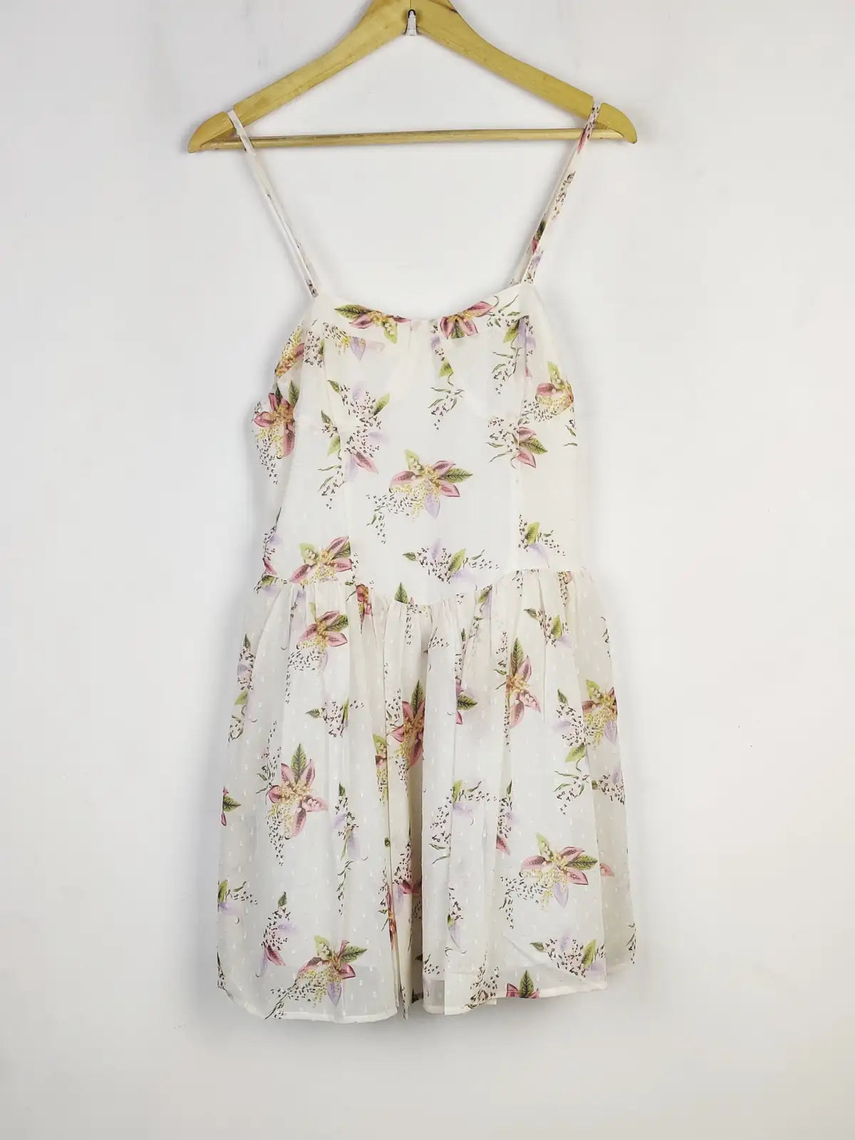 Buy online pre-used pre-loved 100% authentic & Original branded Unknown Brand (SWT-6494) available in Pakistan. Top international brands avilable.