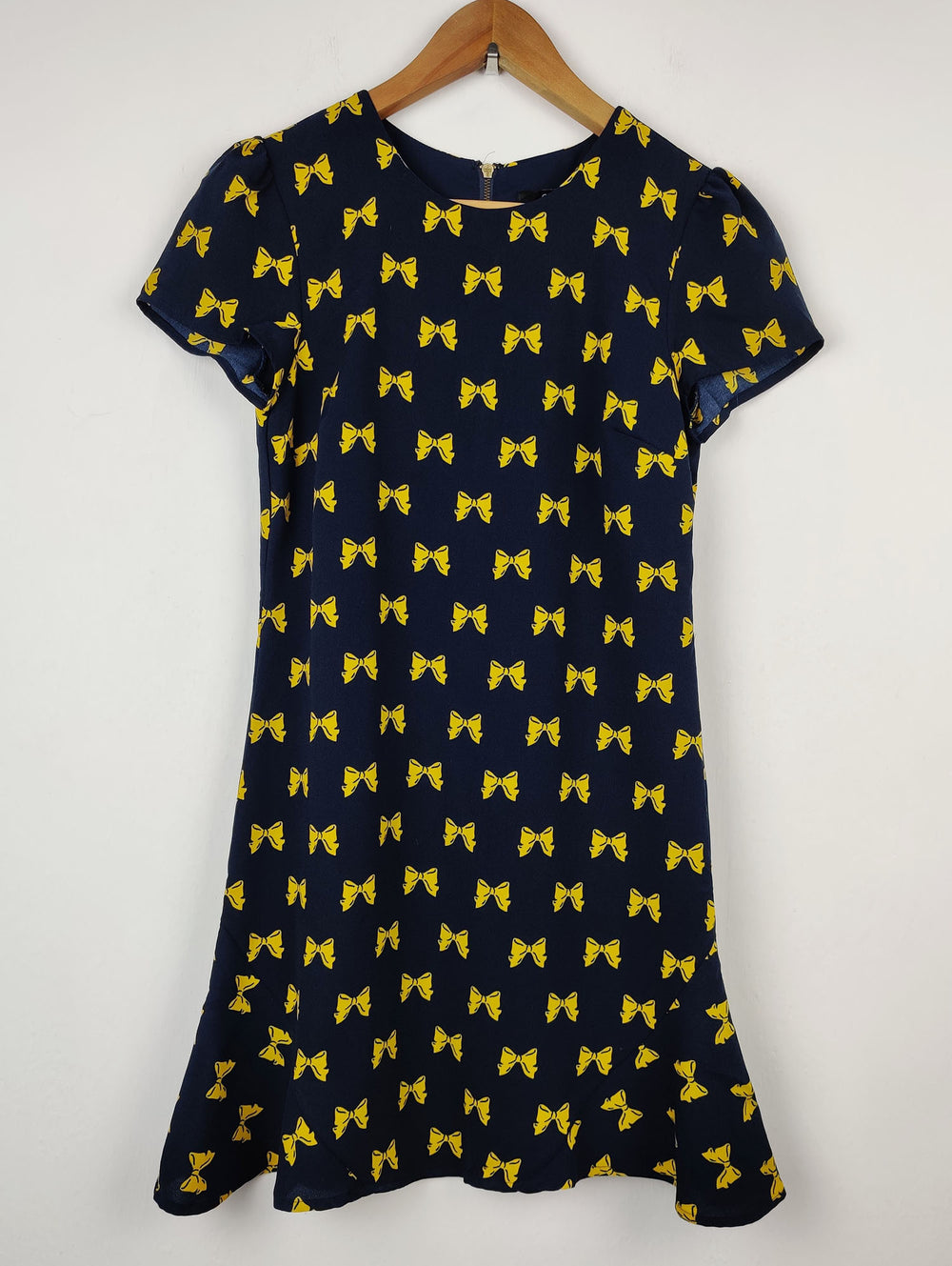 Buy online pre-used pre-loved 100% authentic & Original branded Oasis (SWT-653) available in Pakistan. Top international brands avilable.