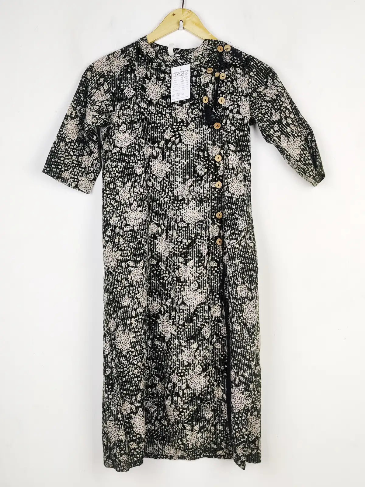 Buy online pre-used pre-loved 100% authentic & Original branded Unknown Brand (SWT-6548) available in Pakistan. Top international brands avilable.