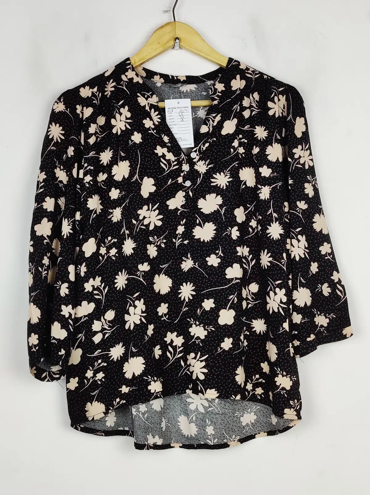 Buy online pre-used pre-loved 100% authentic & Original branded Unknown Brand (SWT-6591) available in Pakistan. Top international brands avilable.
