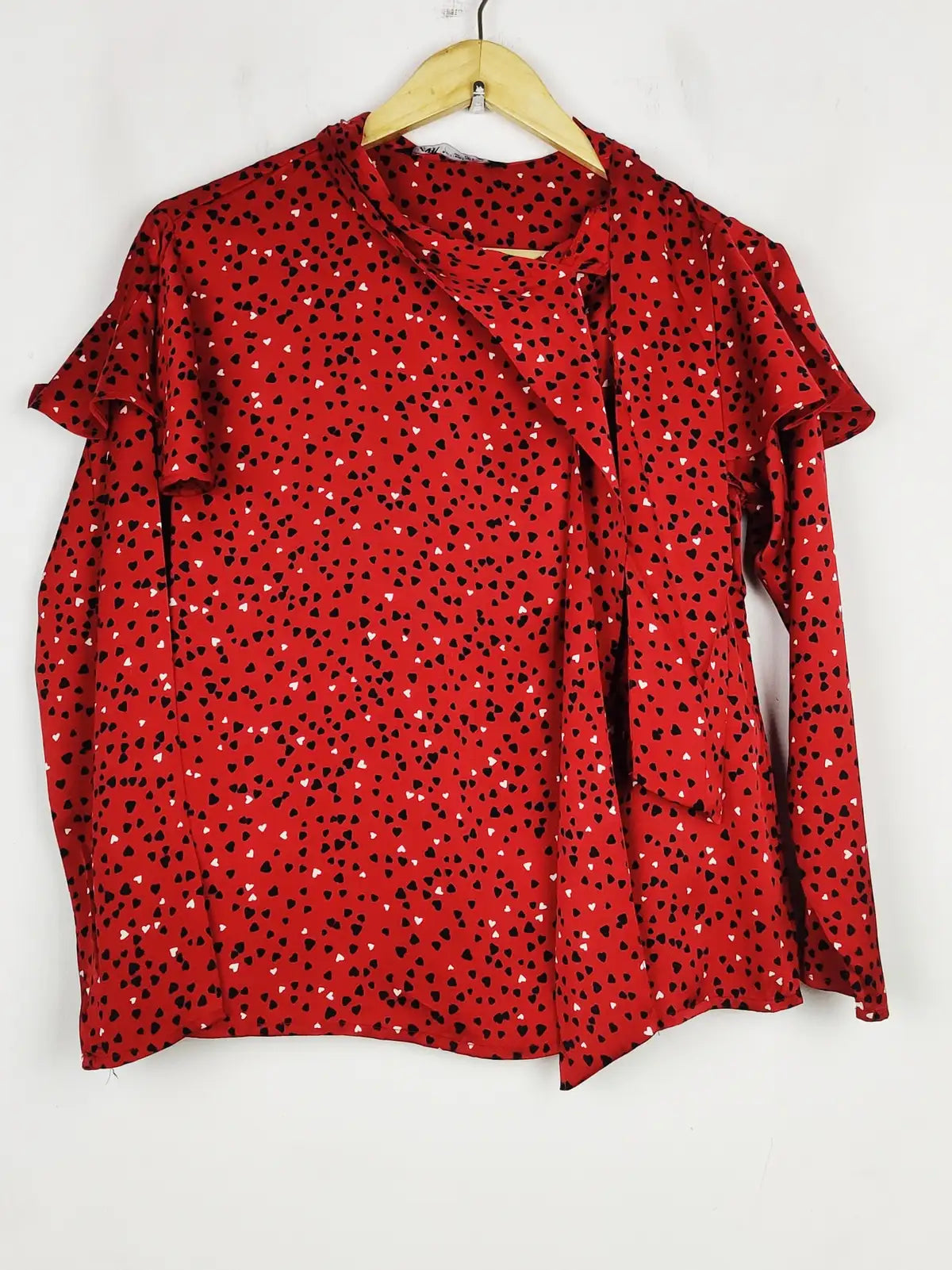 Buy online pre-used pre-loved 100% authentic & Original branded Zara (SWT-6607) available in Pakistan. Top international brands avilable.