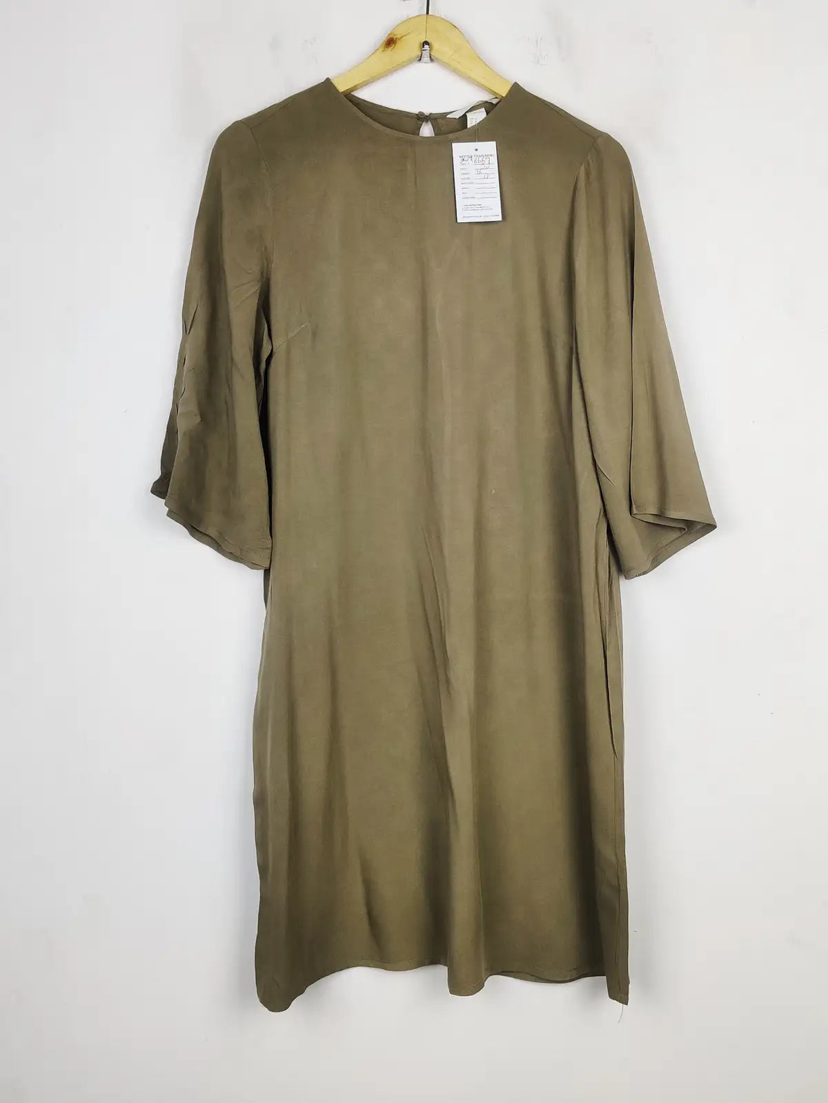 Buy online pre-used pre-loved 100% authentic & Original branded H&M (SWT-6667) available in Pakistan. Top international brands avilable.