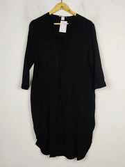 Buy online pre-used pre-loved 100% authentic & Original branded H&M (SWT-6689) available in Pakistan. Top international brands avilable.
