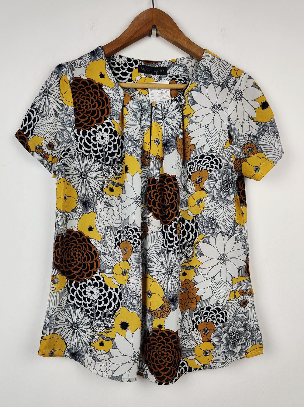 Buy online pre-used pre-loved 100% authentic & Original branded Marks & Spencer (SWT-669) available in Pakistan. Top international brands avilable.