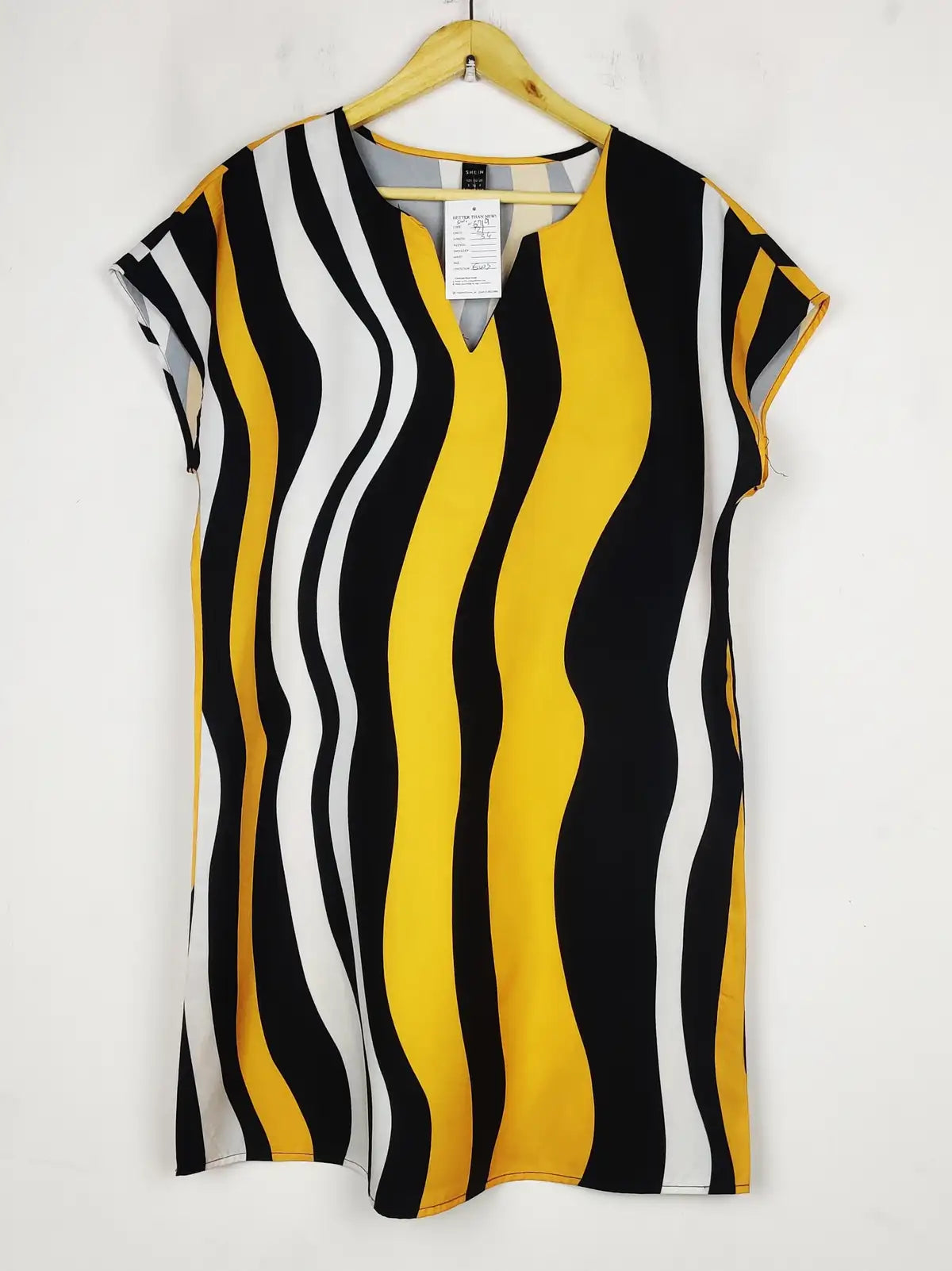 Buy online pre-used pre-loved 100% authentic & Original branded Shein (SWT-6719) available in Pakistan. Top international brands avilable.