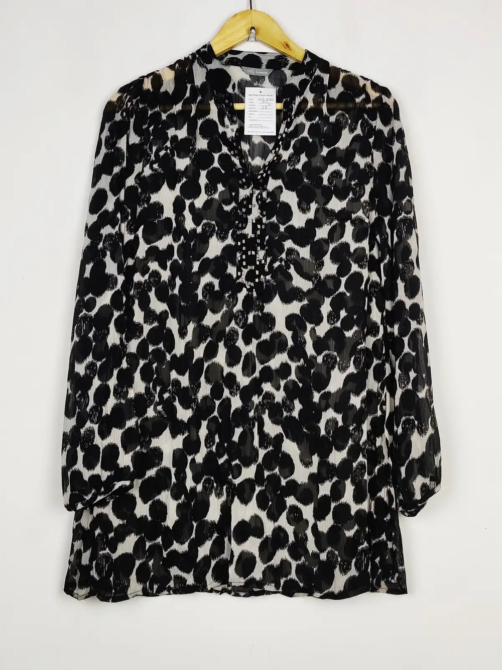 Buy online pre-used pre-loved 100% authentic & Original branded Marks & Spencer (SWT-6752) available in Pakistan. Top international brands avilable.