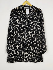 Buy online pre-used pre-loved 100% authentic & Original branded Marks & Spencer (SWT-6752) available in Pakistan. Top international brands avilable.