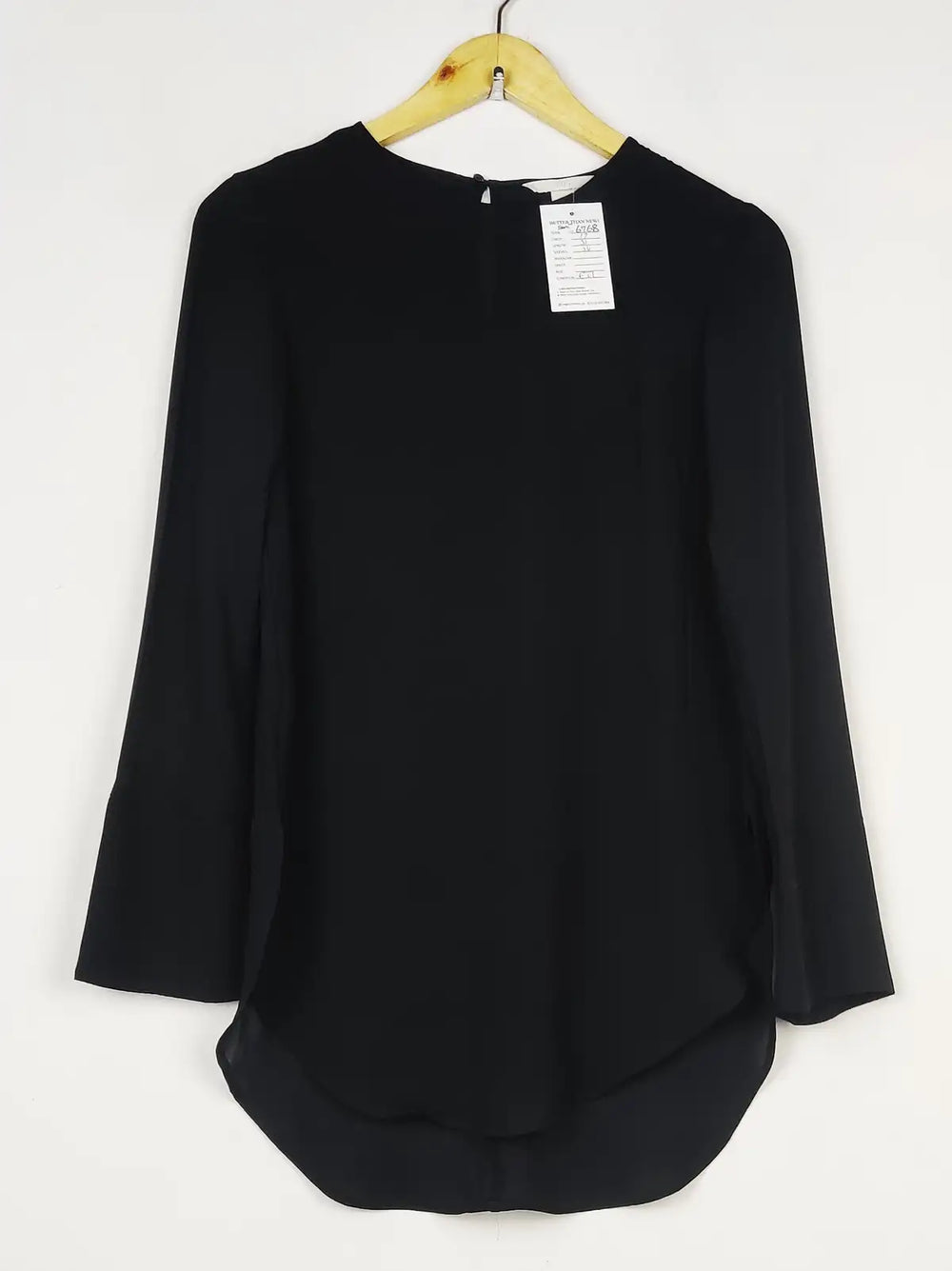 Buy online pre-used pre-loved 100% authentic & Original branded H&M (SWT-6768) available in Pakistan. Top international brands avilable.