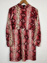 Buy online pre-used pre-loved 100% authentic & Original branded Boohoo (SWT-676) available in Pakistan. Top international brands avilable.