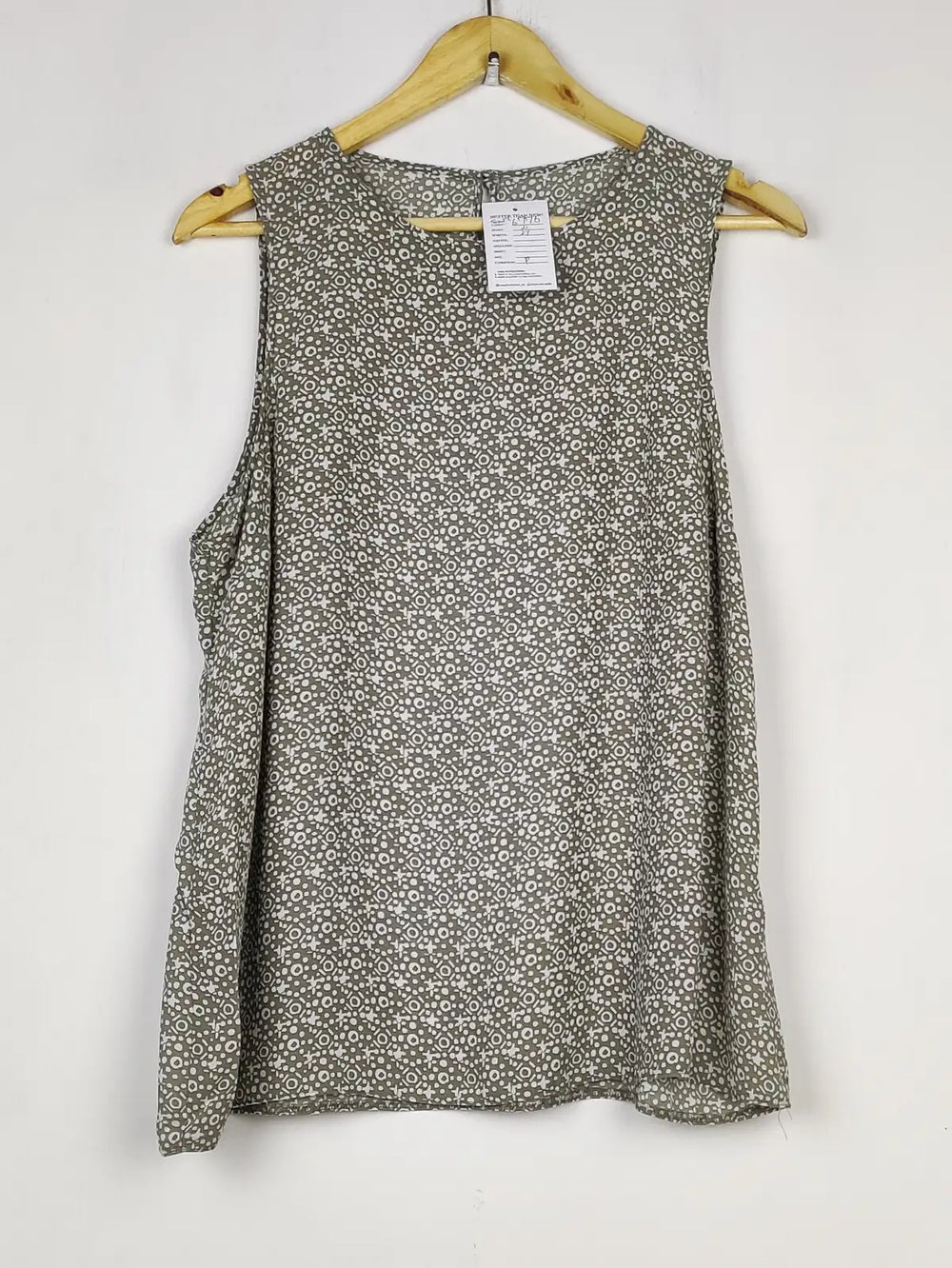 Buy online pre-used pre-loved 100% authentic & Original branded Primark (SWT-6776) available in Pakistan. Top international brands avilable.