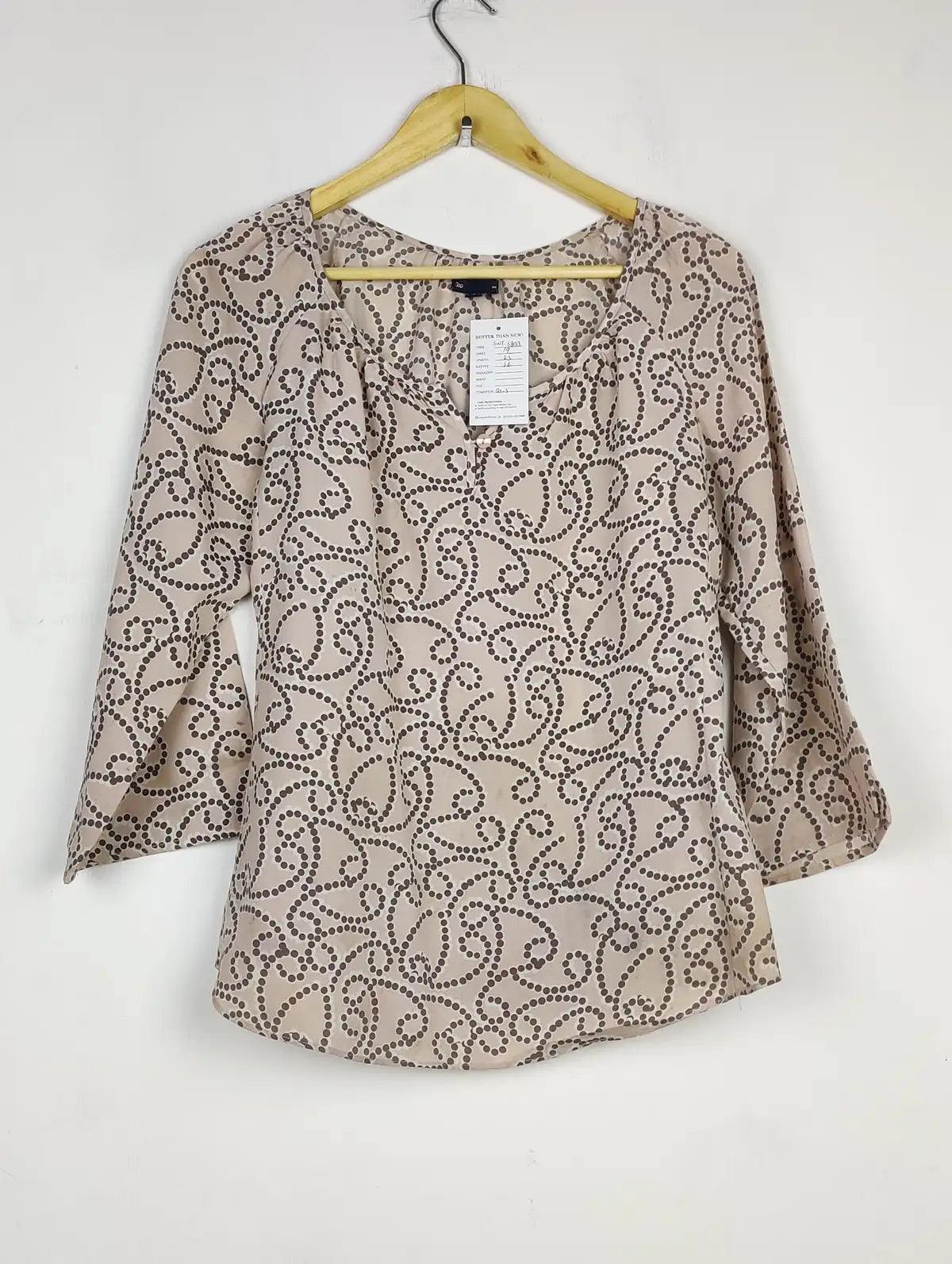 Buy online pre-used pre-loved 100% authentic & Original branded Gap (SWT-6803) available in Pakistan. Top international brands avilable.