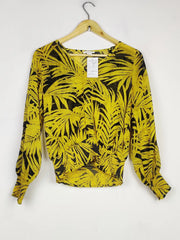 Buy online pre-used pre-loved 100% authentic & Original branded H&M (SWT-6807) available in Pakistan. Top international brands avilable.