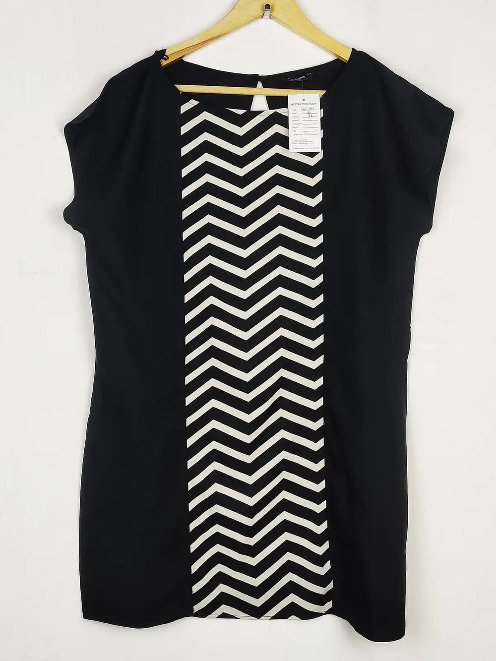 Buy online pre-used pre-loved 100% authentic & Original branded Dorothy Perkins (SWT-6867) available in Pakistan. Top international brands avilable.