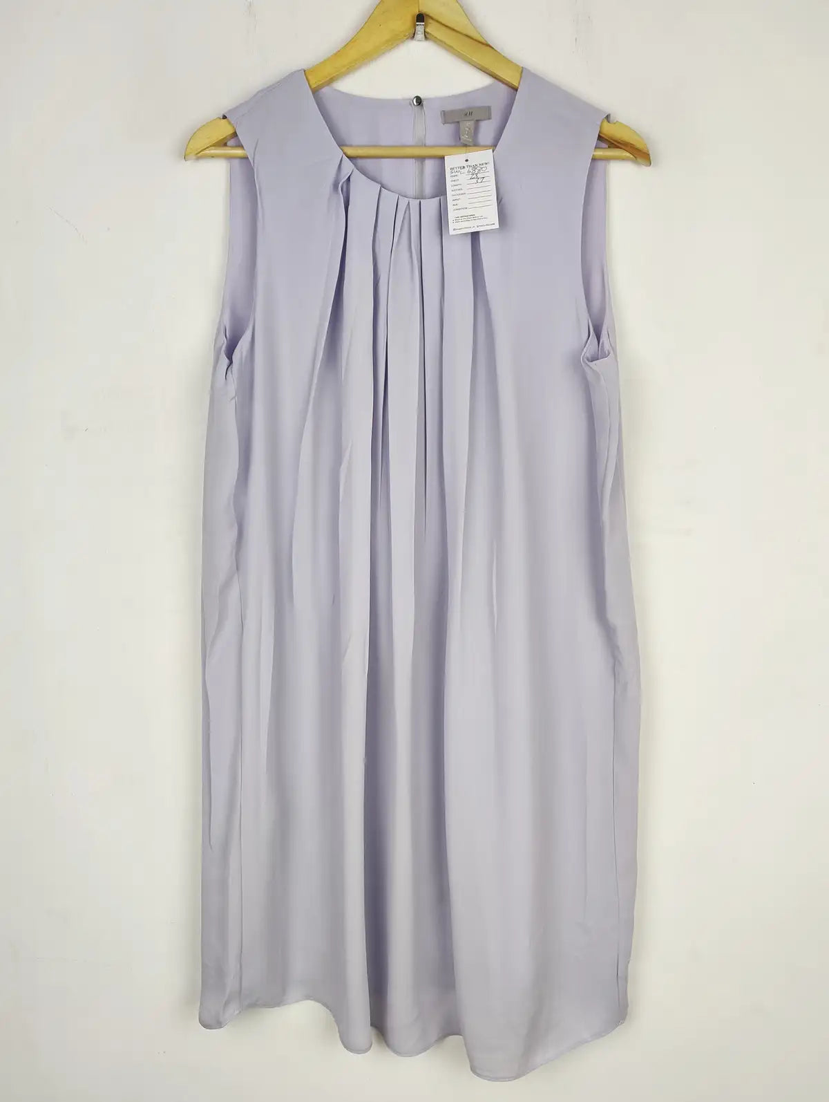 Buy online pre-used pre-loved 100% authentic & Original branded H&M (SWT-6880) available in Pakistan. Top international brands avilable.